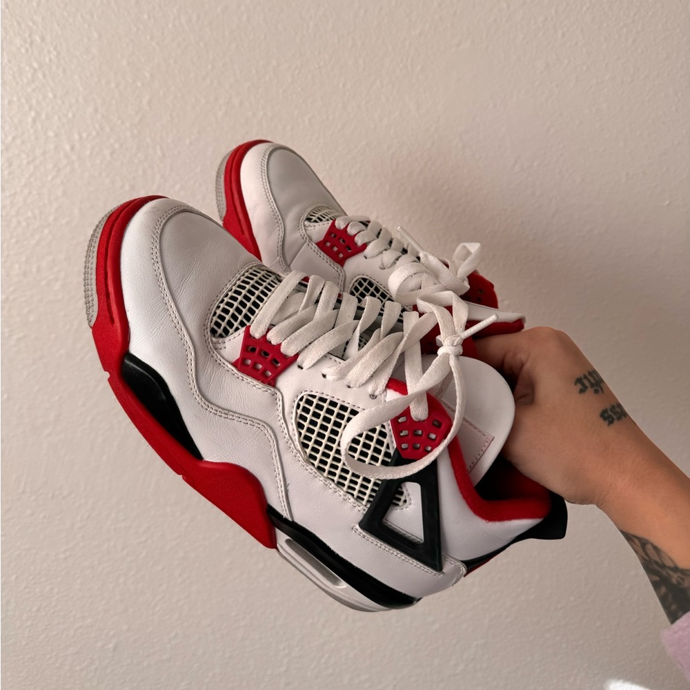 Jordan 4’s Fire reds
